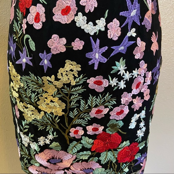 SOLD ❤️🔥 Lulus Black Multi Floral Embroidered Bodycon Halter Mini Dress - Picture 5 of 14